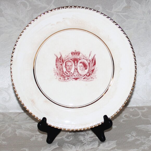Commemorative Plate HRH Princess Elizabeth and Duke of Edinburgh visit to Canada - Picture 1 of 8